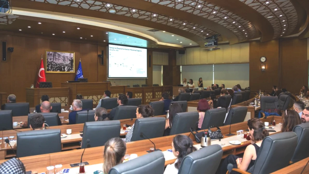 Çevre Düzeni Planı Çalışmaları Meclis Üyelerine Tanıtıldı: Önemli Detaylar!