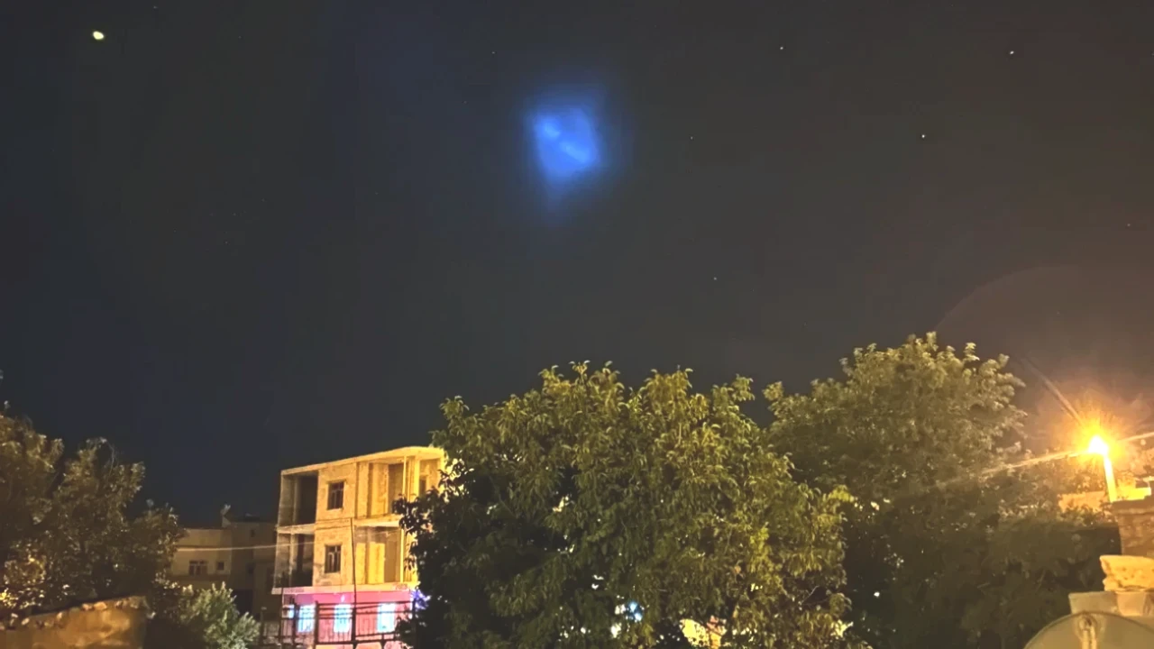 Mavi Işık Fenomeni Türkiye'yi Sarıp Sarmaladı! İşte Ayrıntılar