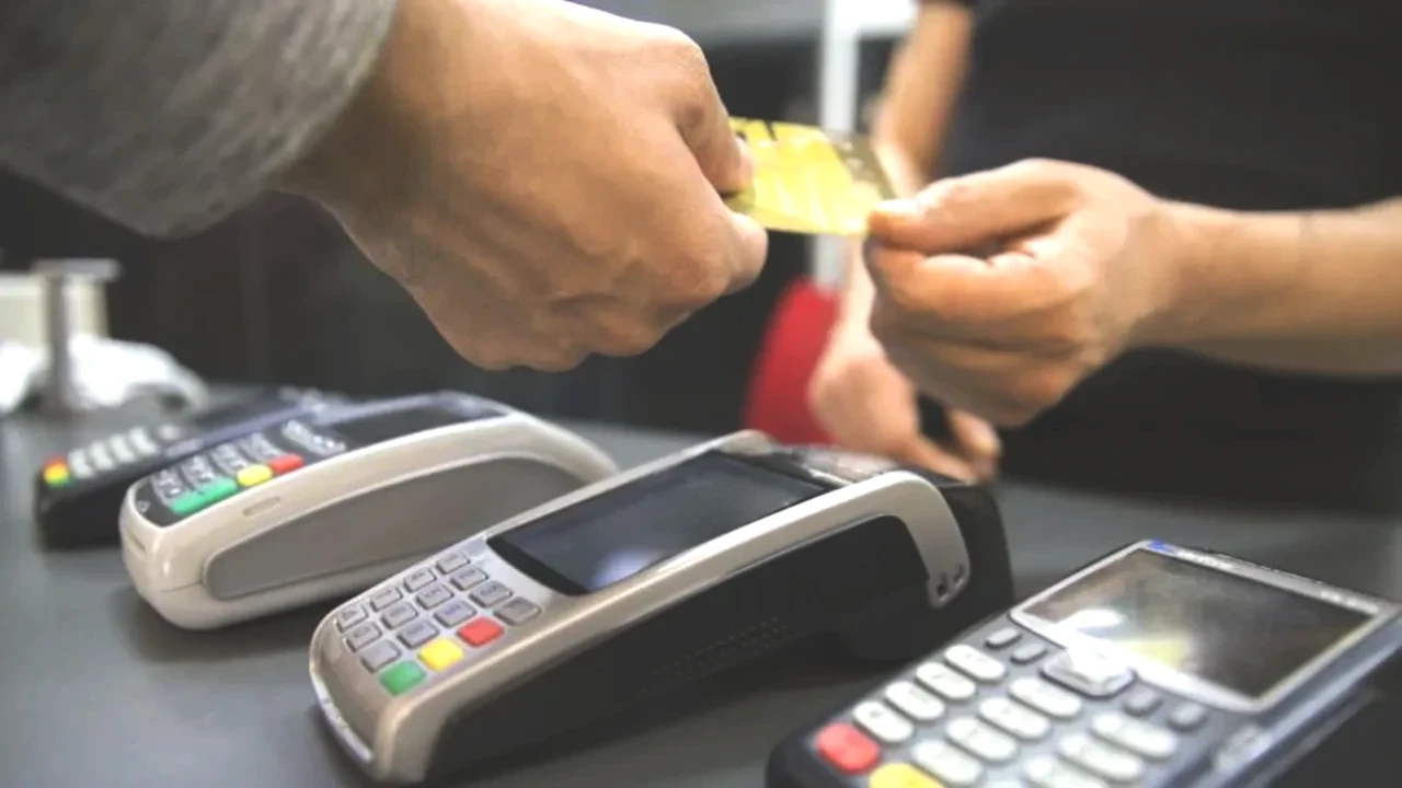 Kredi Kartı Faizlerinde Şaşırtan İndirim! Merkez Bankası'nın Yeni Kararı Resmi Gazete'de