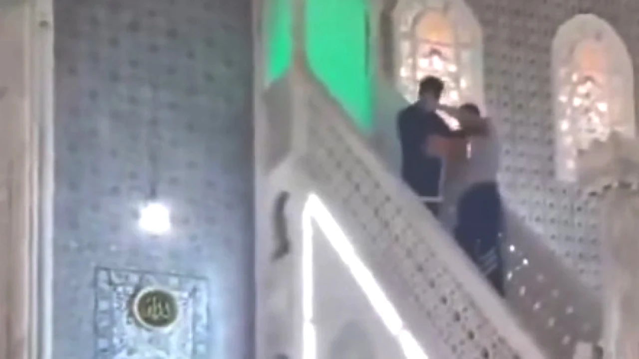 Esenyurt'ta Cuma Namazında Hükümete Sert Tepki: Faiz Haramsa, İslam Ülkesi Bu Ödeme ile Ne Yapacak?