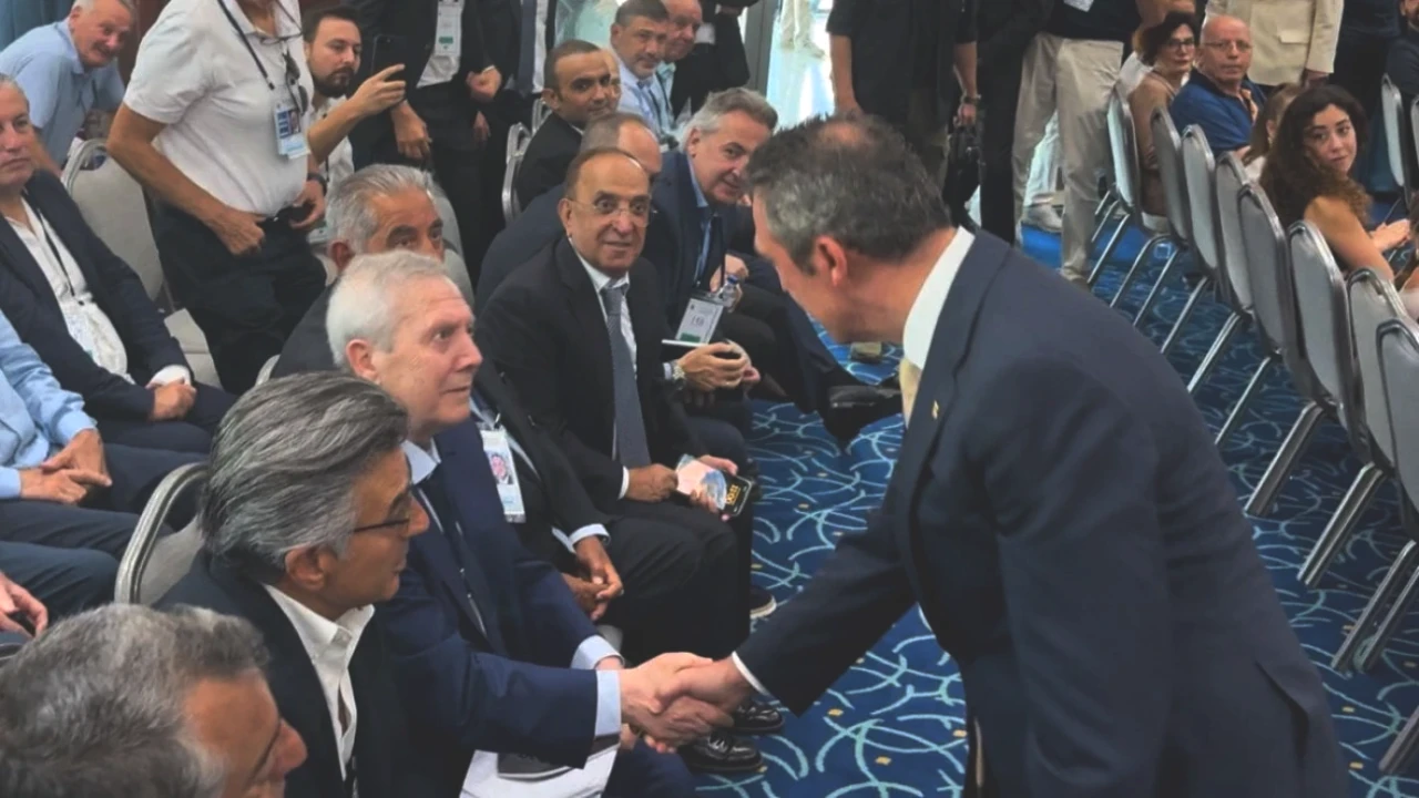 Aziz Yıldırım Yüksek Divan Kurulu'nda! Ali Koç'un Daveti Büyüledi!