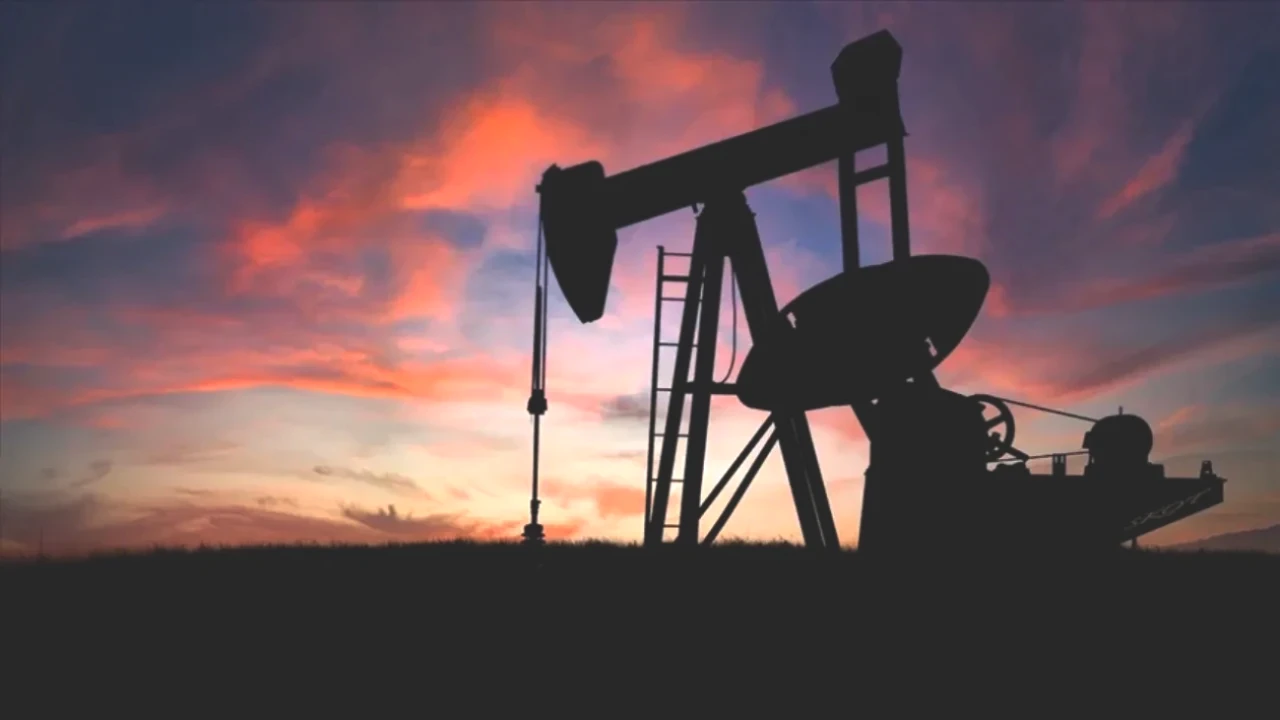 Petrol Piyasasında Gerilim: Stok Artışı Yaptırım Endişelerini Besliyor!