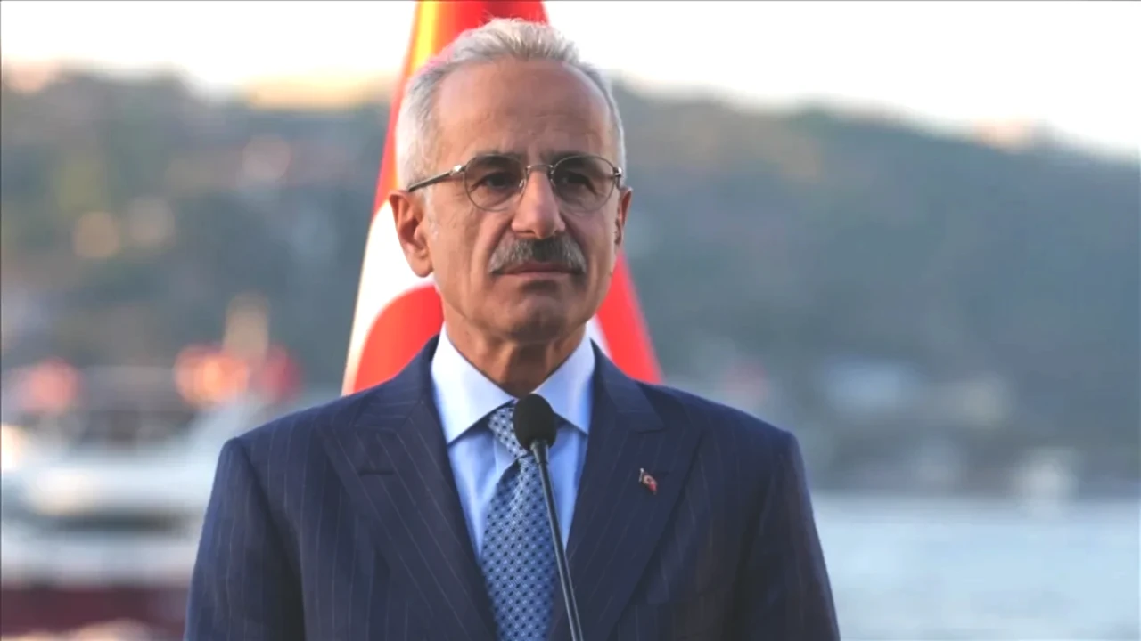 Bakan Uraloğlu'ndan Müjde: 2,5 Saatlik Yolculuk Artık 18 Dakika!
