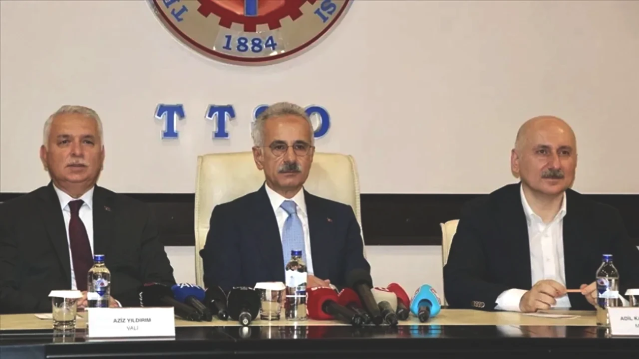 Uraloğlu'ndan Müjde! Üçüncü Havalimanı Denize Tasarlandı, Detaylar Burada!