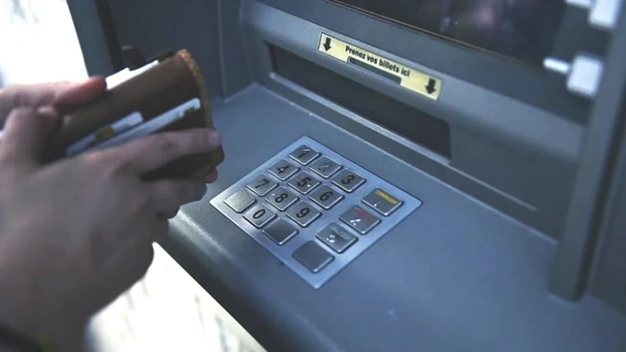 ATM'de Para Sıkıştığında Dikkat! Cüzdanınızı Boşaltacak Tuzağa Düşmeyin!