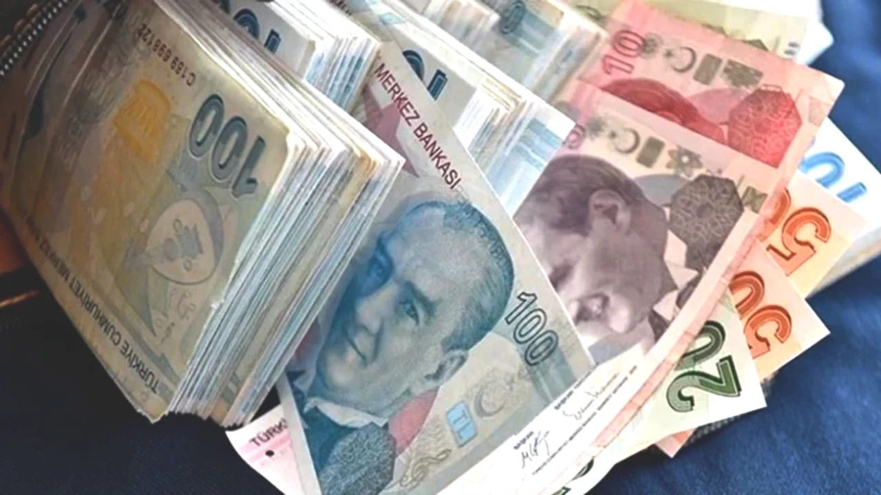 Ekonomide Sarsıntı: TL, Son 10 Ayın En Zayıf Dönemini Geçiriyor!