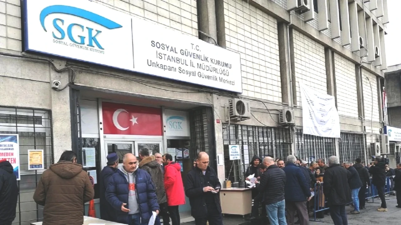 Emekliler Dikkat! SGK Uzmanından Kaçırılmaması Gereken Önemli Haklar Açıklandı!